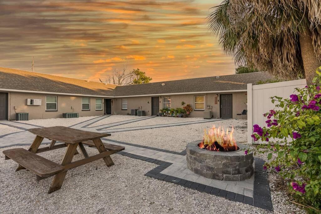 Driftwood Castle Urban Oasis With Firepit Near Convention Center And Amalie Arena, Room For 6 Tampa Luaran gambar