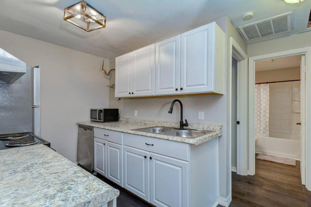 Driftwood Castle Urban Oasis With Firepit Near Convention Center And Amalie Arena, Room For 6 Tampa Luaran gambar